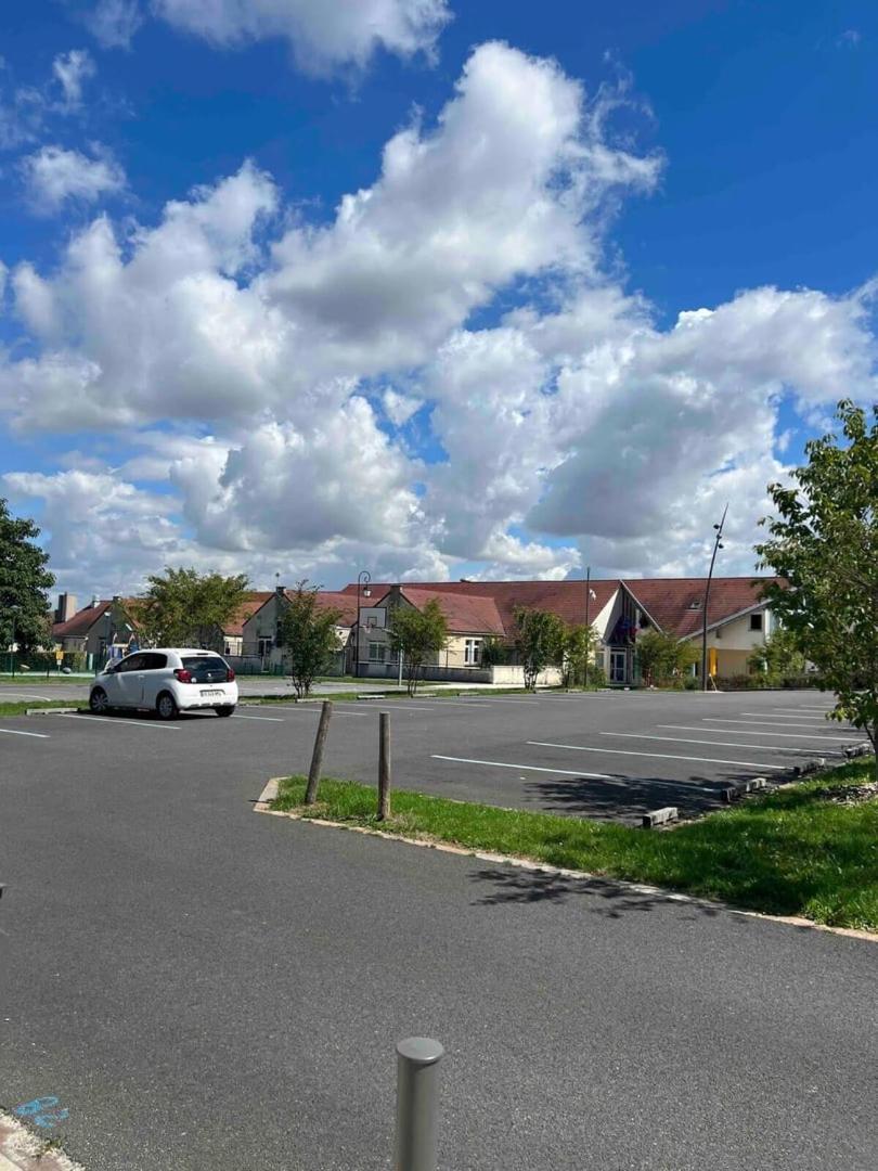 Studio Disneyland En 10 Min Paris 30 Min Montevrain Exterior photo